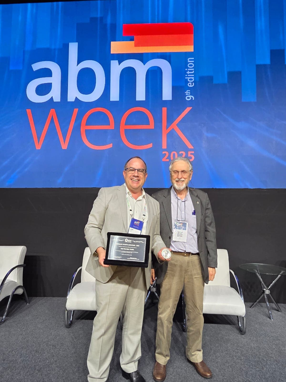 Entrega da “Medalha de Prata Vicente Chiaverini”