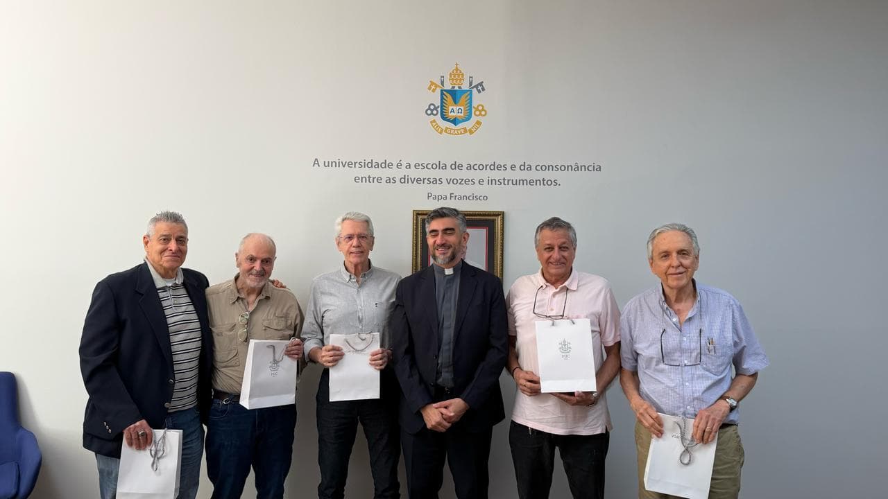 Prof D’Abreu, quatro ex alunos e Reitor da PUC-Rio